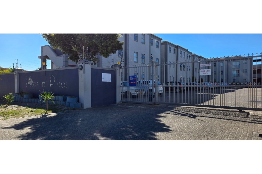 To Let 2 Bedroom Property for Rent in Lansdowne Western Cape